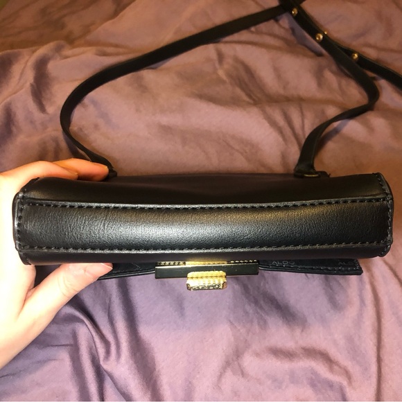BNWOT Aldo Elegant Black Crossbody With Gold Accent Hardware - Picture 7 of 16